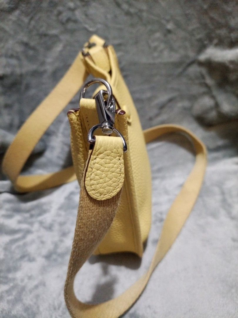 Cute Sling Bag (Category: Cross-body Bags) located in Davao. Submitted by hermiepiam75360 (Listing ID 1464824117, Image 3). Description: .