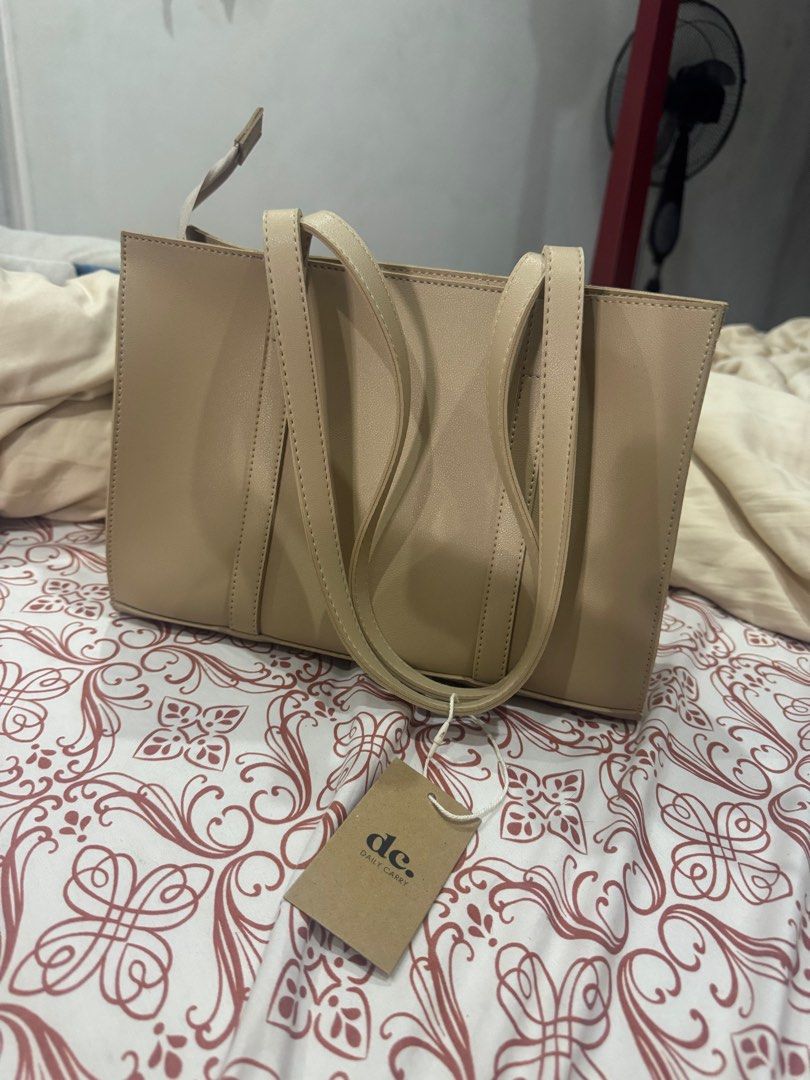 Daily Carry Beige Midi Bag (Category: Tote Bags) located in Pasig City. Submitted by miaasntz (Listing ID 1464885045, Image 1). Description: - gifted, never used - with tag and dust bag.