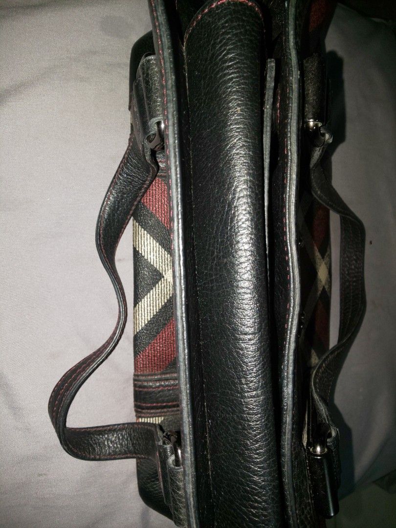 Daks Checkered Shoulder bag (Category: Shoulder Bags) located in Dasmarinas. Submitted by 3mi3shop (Listing ID 1464787715, Image 3). Description: Daks Leather Checkered Shoulder bag magnetic lock closure 2 zippered compartments with 2 pockets for cellphone and other accessories Good as new, maganda sa personal. gcash pymt only add'l shipping fee via JNT.