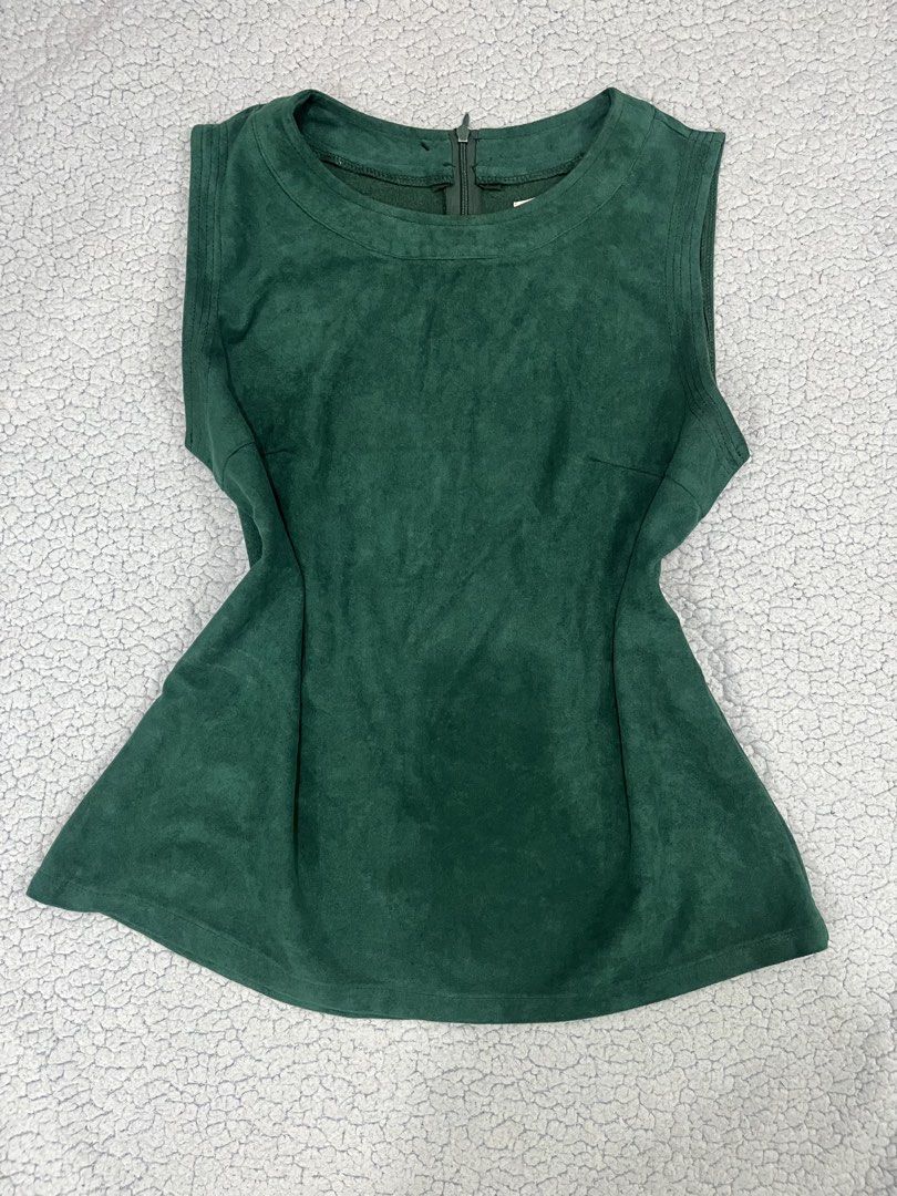 Dark green basic sleeveless top (Category: Sleeveless) located in Manila. Submitted by leola_ (Listing ID 1464893749, Image 1). Description: Thick fabric.