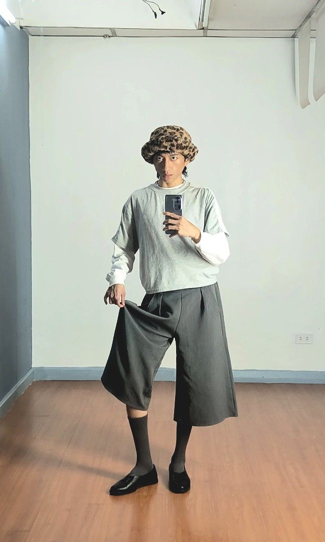 Dark Grey Wide Leg Culottes (Category: Jeans) located in Paranaque City. Submitted by vicibaltazar (Listing ID 1464813402, Image 3). Description: - Color: Dark grey - Style: Wide leg culottes with pleated front - Comfort: Elastic waistband at the back with belt loops - Pockets: Two functional side pockets - Fabric: Textured material, easy to pair with basic tops - Occasion: Perfect for casual outings or workwear - Condition: Clean, no obvious fla