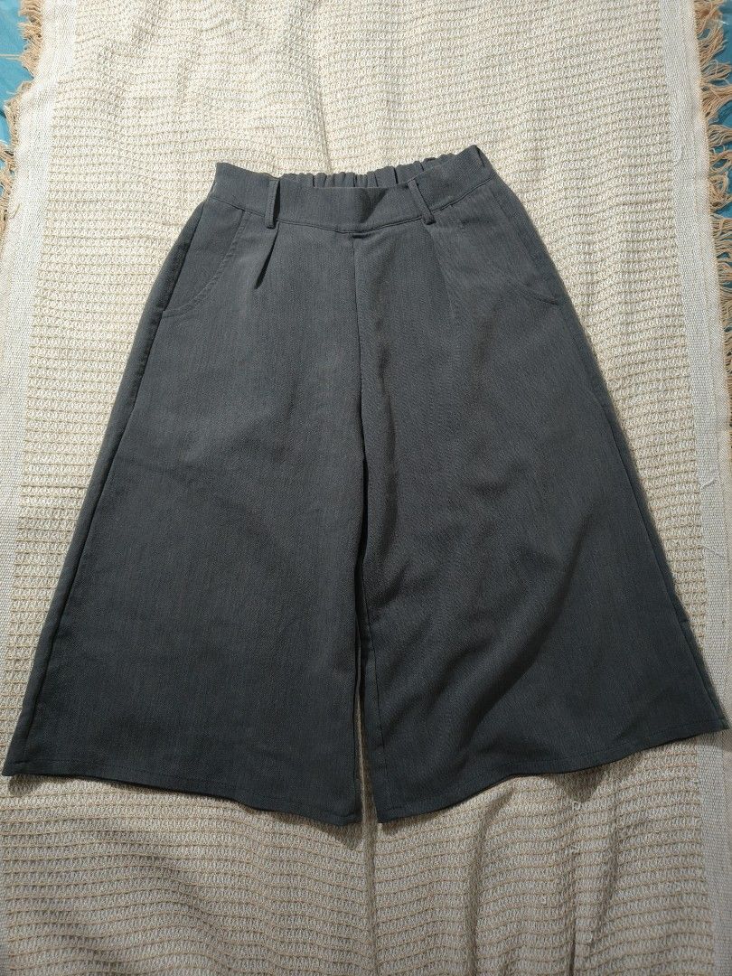 Dark Grey Wide Leg Culottes (Category: Jeans) located in Paranaque City. Submitted by vicibaltazar (Listing ID 1464813402, Image 1). Description: - Color: Dark grey - Style: Wide leg culottes with pleated front - Comfort: Elastic waistband at the back with belt loops - Pockets: Two functional side pockets - Fabric: Textured material, easy to pair with basic tops - Occasion: Perfect for casual outings or workwear - Condition: Clean, no obvious fla