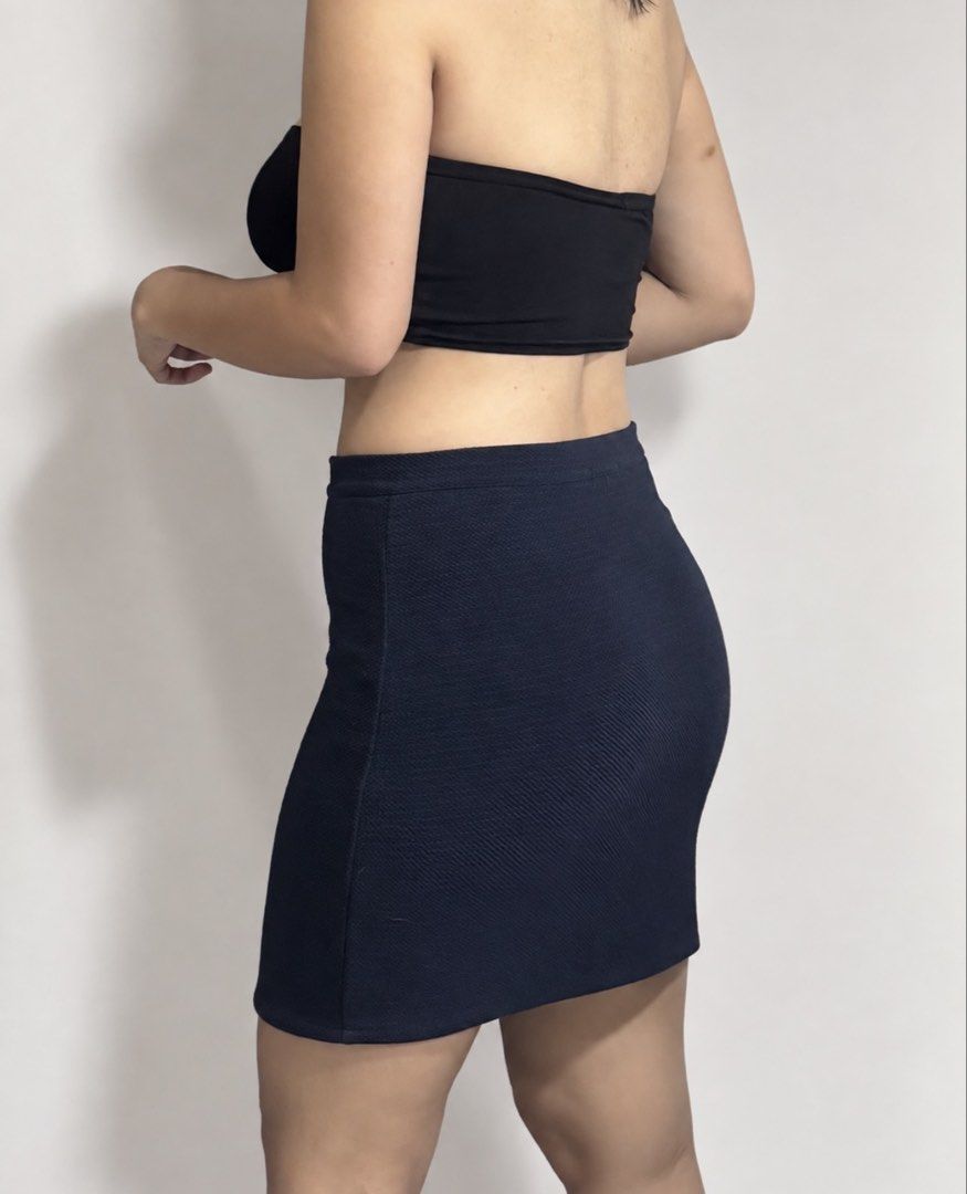 Dark Navy Blue Mini Skirt With Front Zipper (Category: Skirts) located in Marikina City. Submitted by xyrezsani (Listing ID 1464901253, Image 1). Description: - Color: Dark navy blue - Material: Textured knit fabric - Fit: High-waisted, fitted silhouette - Details: Exposed silver-tone front zipper with rounded ring pull, clean back (no pockets) - Style: Great basic for casual wear or layering - Condition: Excellent / Like new.