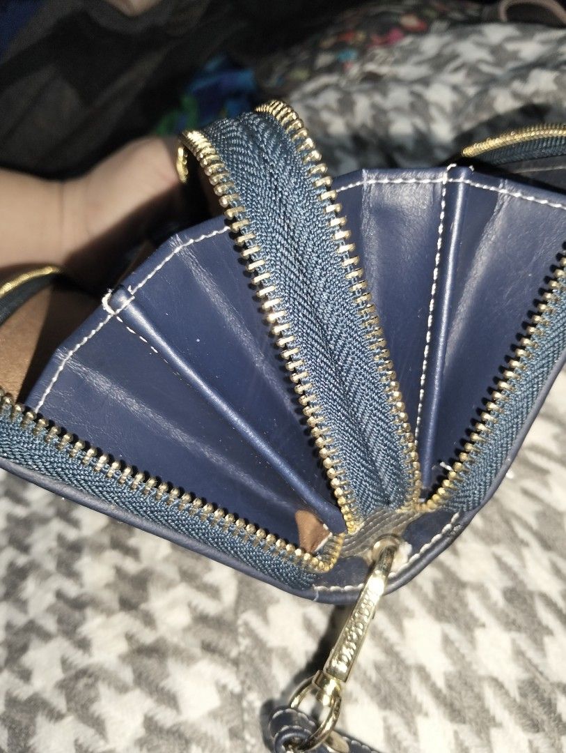 DAVID DUKE double zip Long Wallet (Category: Wallets & Card holders) located in Caloocan City. Submitted by girlshopmcollection (Listing ID 1464871974, Image 3). Description: .