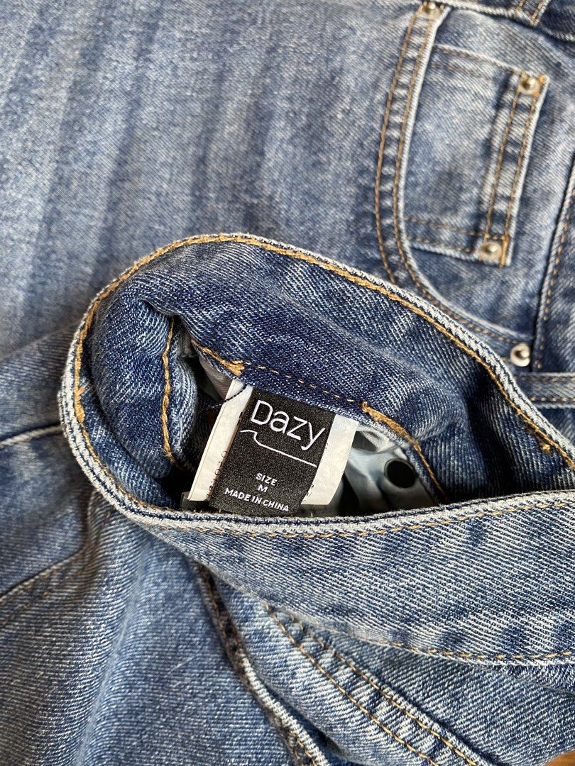 Dazy Blue Denim Jeans Size M (Category: Jeans) located in Bulacan. Submitted by trippin_thriftin (Listing ID 1464901022, Image 3). Description: Size 30 - Brand: Dazy - Size: M - Wash: Medium wash - Fit: Relaxed fit with straight wide leg silhouette - Details: Classic five-pocket styling, belt loops, button fly closure - Condition: Brand new with tag attached - Style: Great everyday staple that pairs easily with tees and hoodies.