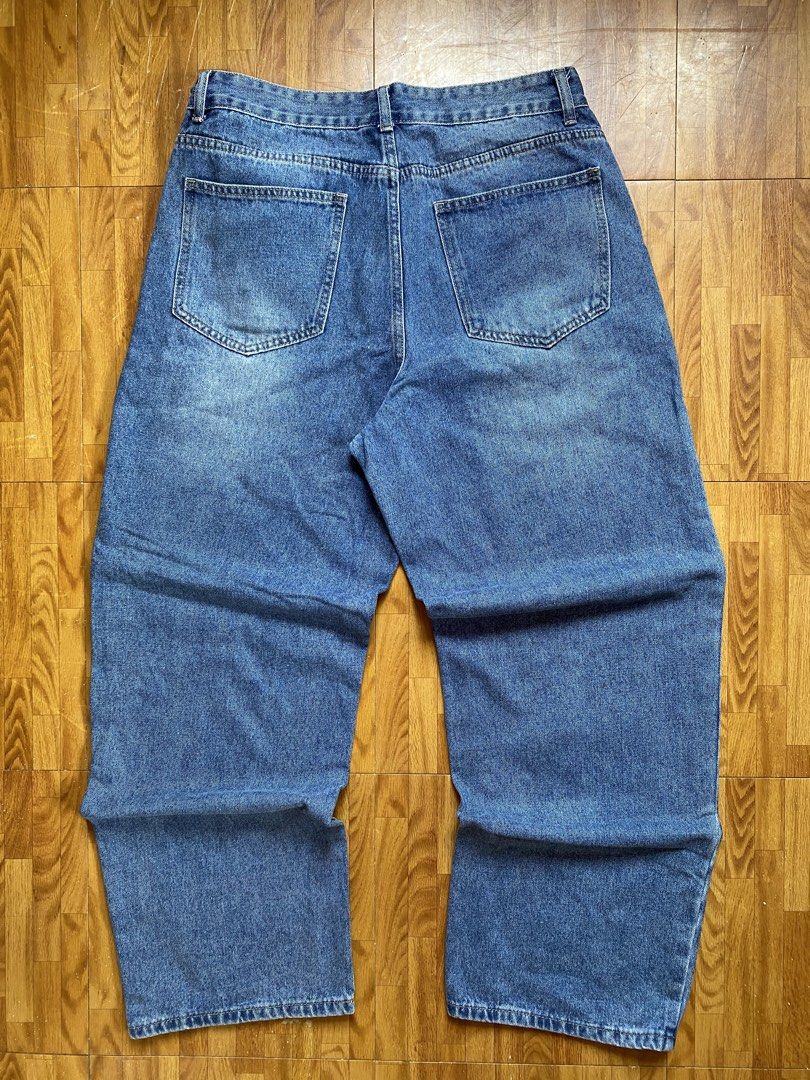 Dazy Blue Denim Jeans Size M (Category: Jeans) located in Bulacan. Submitted by trippin_thriftin (Listing ID 1464901022, Image 2). Description: Size 30 - Brand: Dazy - Size: M - Wash: Medium wash - Fit: Relaxed fit with straight wide leg silhouette - Details: Classic five-pocket styling, belt loops, button fly closure - Condition: Brand new with tag attached - Style: Great everyday staple that pairs easily with tees and hoodies.