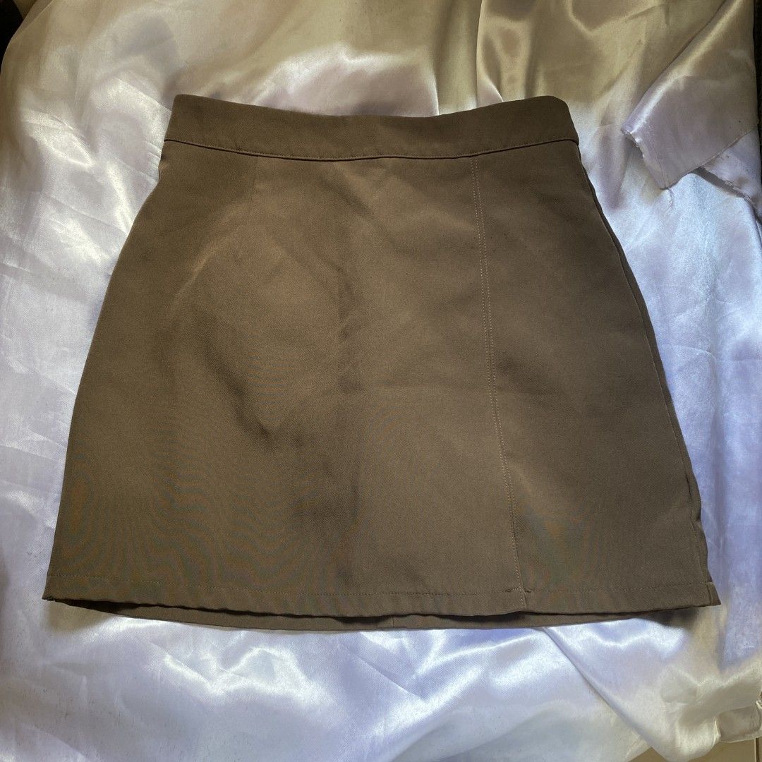 Dazy Brown Mini Skirt Size S (Category: Skirts) located in Roxas City. Submitted by xyddvs (Listing ID 1464779259, Image 1). Description: Waist: 25-26 Length: 15.5.