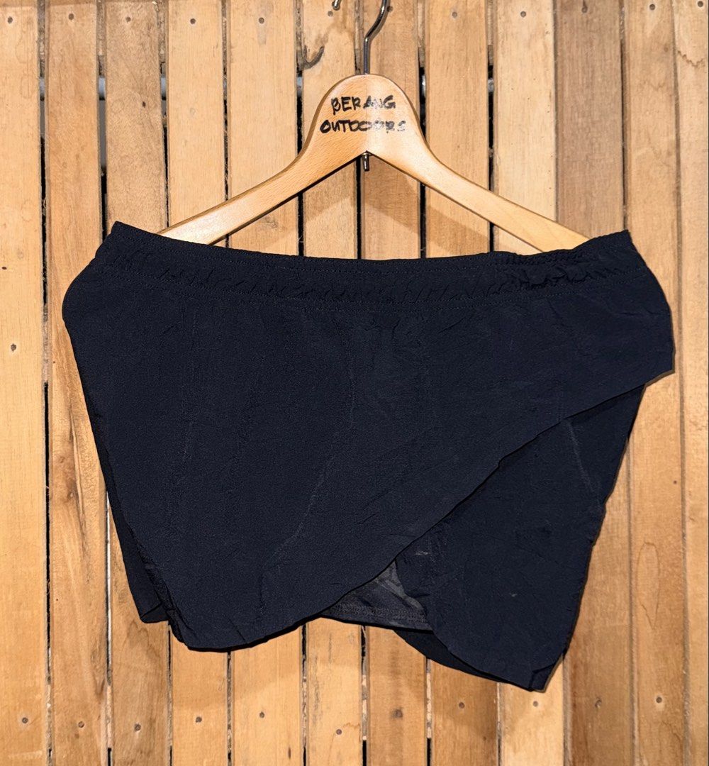 Decathlon Black Running Shorts (Category: Activewear) located in Maramag. Submitted by ghab82885 (Listing ID 1464842837, Image 1). Description: Decathlon Women’s Shorts Excellent condition No issue Cut wash tags, 100% Authentic Size 30-32” on tape x L10.5” 250 only.
