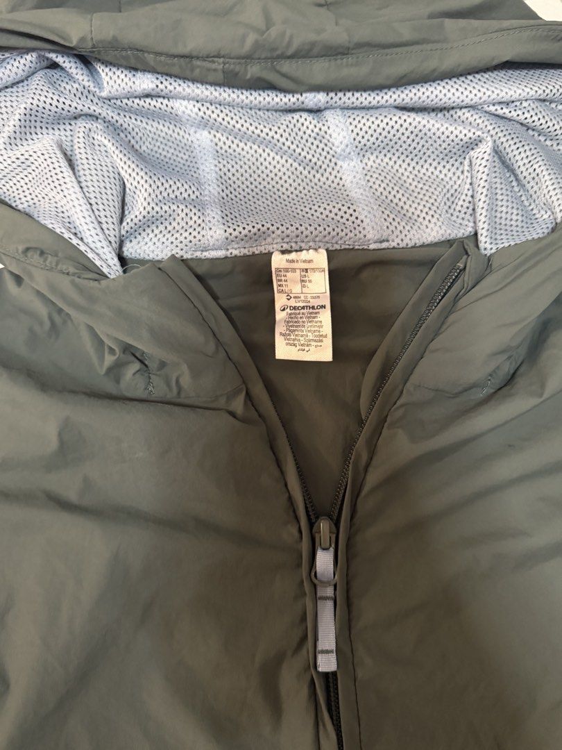 Decathlon Kiprun windproof running jacket (Category: Activewear) located in Manila. Submitted by pinkyswearshop2.0 (Listing ID 1464816964, Image 3). Description: .
