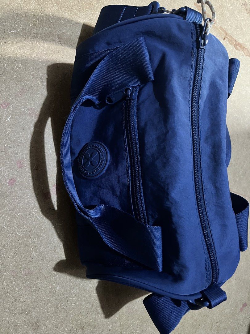 Decluttering (Category: Sling Bags) located in Manila. Submitted by azee_04 (Listing ID 1464821146, Image 3). Description: All goods No any damaged .