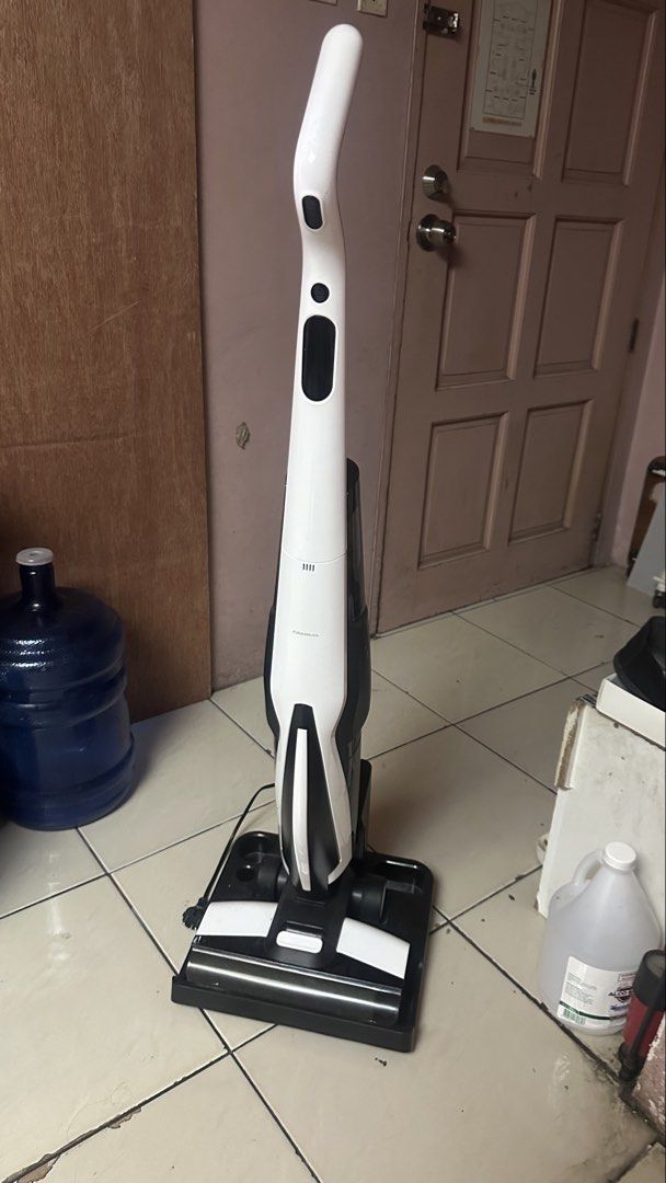 Deerma Vacuum VX100 Cordless (Category: Vacuum Cleaner & Housekeeping) located in Manila. Submitted by kori.kollects (Listing ID 1464790262, Image 1). Description: Deerma VX100 Cordless Vacuum Complete accessories and no physical or technical defects (with box) Bought in February 2026 but used 5 times only (our cats are afraid of vacuums) original price: 7500 rfs: cats are afraid of vacuums mod: meet up/ sdd loc: malate, taft.