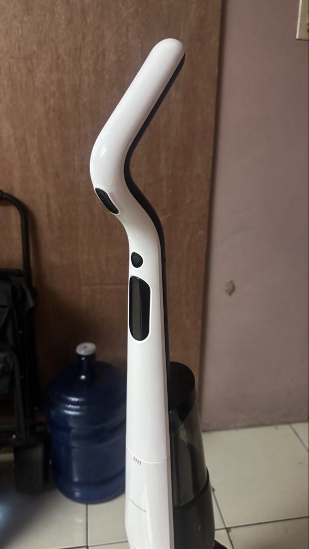 Deerma Vacuum VX100 Cordless (Category: Vacuum Cleaner & Housekeeping) located in Manila. Submitted by kori.kollects (Listing ID 1464790262, Image 2). Description: Deerma VX100 Cordless Vacuum Complete accessories and no physical or technical defects (with box) Bought in February 2026 but used 5 times only (our cats are afraid of vacuums) original price: 7500 rfs: cats are afraid of vacuums mod: meet up/ sdd loc: malate, taft.