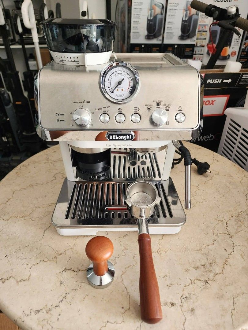 DELONGHI LS ARTE ESPRESSO MACHINE (Category: Coffee Machines & Makers) located in Bulacan. Submitted by iamvanillapeach (Listing ID 1464773755, Image 1). Description: In good condition. With 30 days service warranty. 📩.