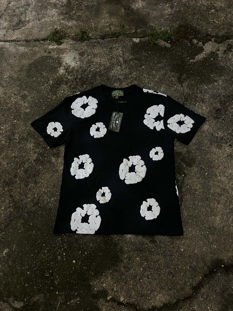 Denim Tears Tee (Category: Tshirts & Polo Shirts ) located in Leyte. Submitted by g.tmills24 (Listing ID 1464942644, Image 1). Description: Want to sell.✨ Denim Tears Tee Size: Small on tag Fits Large Width: 21 Length: 28 Issue: see on last pic fresh from bale Excellent to As New Dm me💌.