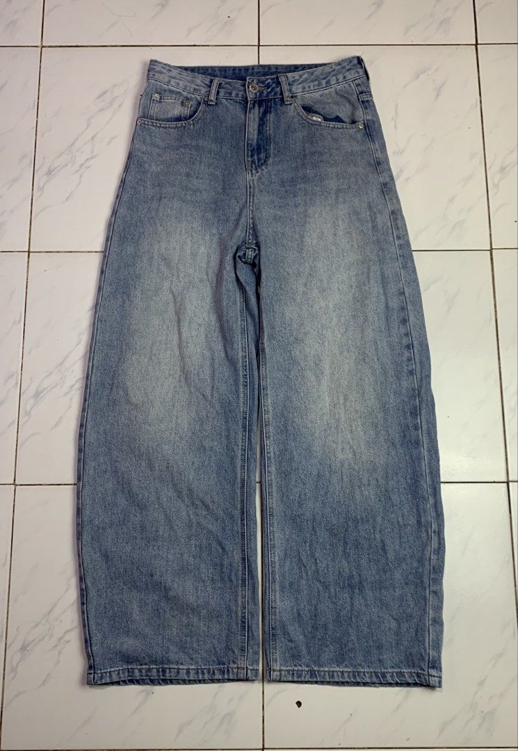 Design baggy pants (Category: Jeans) located in Davao. Submitted by frnzy05 (Listing ID 1464826801, Image 1). Description: Design baggy pants Size - Small Waist - 30 to 31 Thigh - 13 Length - 42 Leg Opening - 11 Issues - distressing on waistline (not sure kung issue or design) Condition - Very good 549 + sf.
