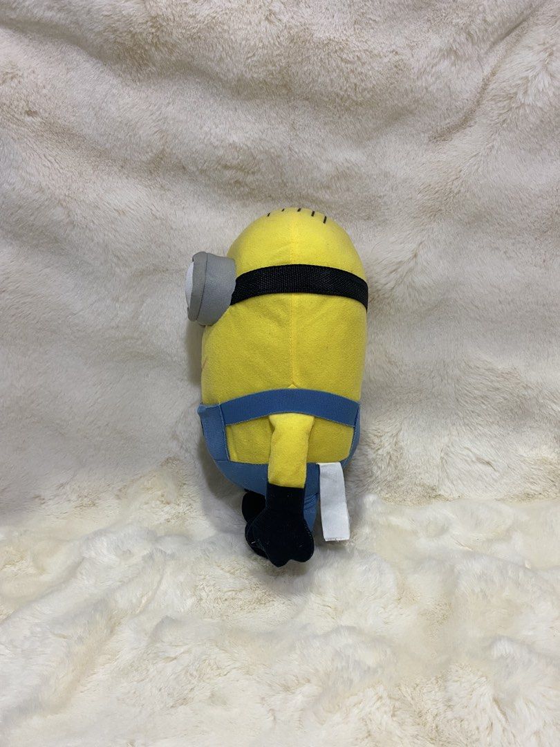 Despicable Me’ Minion Dave plush (Category: Plushies & Soft Toys) located in Kalibo. Submitted by ollie_stuffshop (Listing ID 1464777539, Image 2). Description: 22cm x 18cm Before you send your inquiries: ❗️Last Price is already posted ❗️Manage your expectations, WYSIWYG ❗️May need washing ❗️Dropoff is every Wednesday & Sunday .