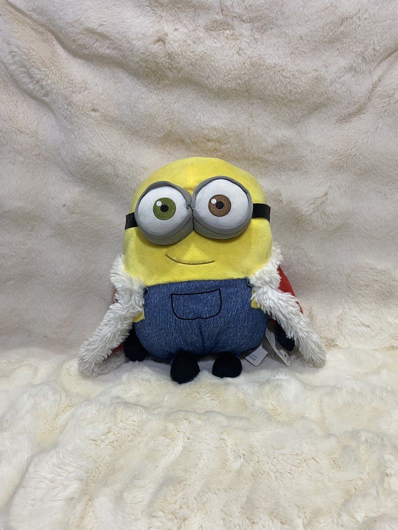 Despicable Me’ Minion King Bob plush (Category: Plushies & Soft Toys) located in Kalibo. Submitted by ollie_stuffshop (Listing ID 1464777892, Image 1). Description: 32cm x 20cm Before you send your inquiries: ❗️Last Price is already posted ❗️Manage your expectations, WYSIWYG ❗️May need washing ❗️Dropoff is every Wednesday & Sunday.