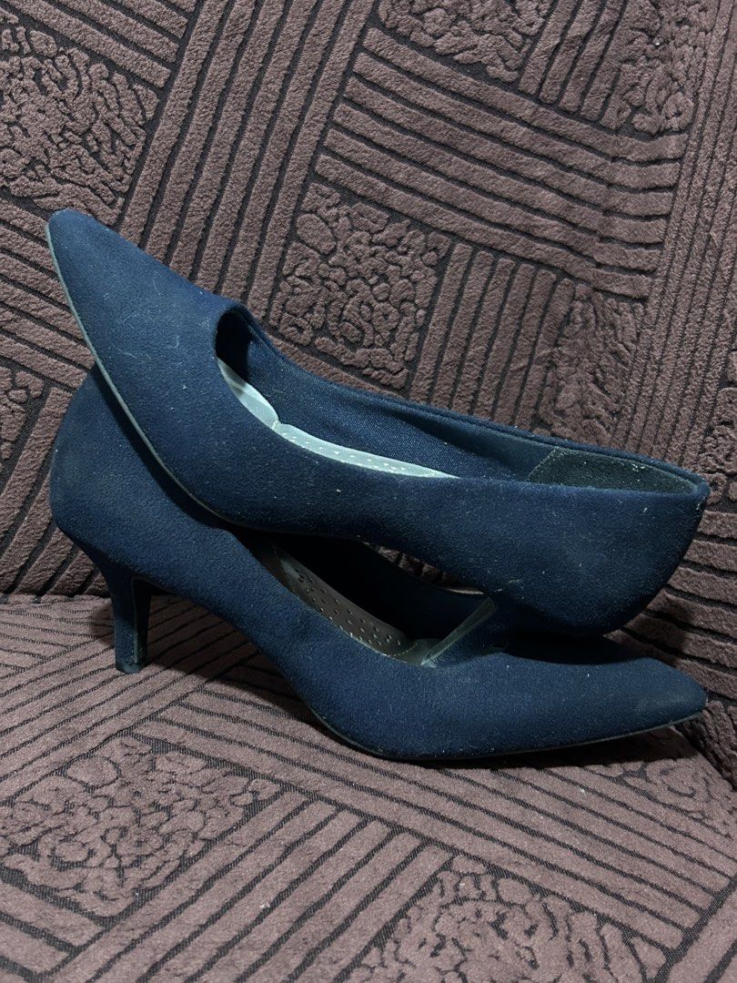 Dexflex Comfort Navy Blue Pointed Toe Heels Size 7 (Category: Heels) located in Binan City. Submitted by lehcarsmusthaves (Listing ID 1464948150, Image 2). Description: - Brand: Dexflex Comfort - Size: US 7 - Color: Navy blue suede (soft fabric upper) - Heel Type: Kitten heels - Comfort: Cushioned silver insoles - Soles: Rubber soles with light dust/wear - Style: Classic pointed toe, ideal for work or formal events.
