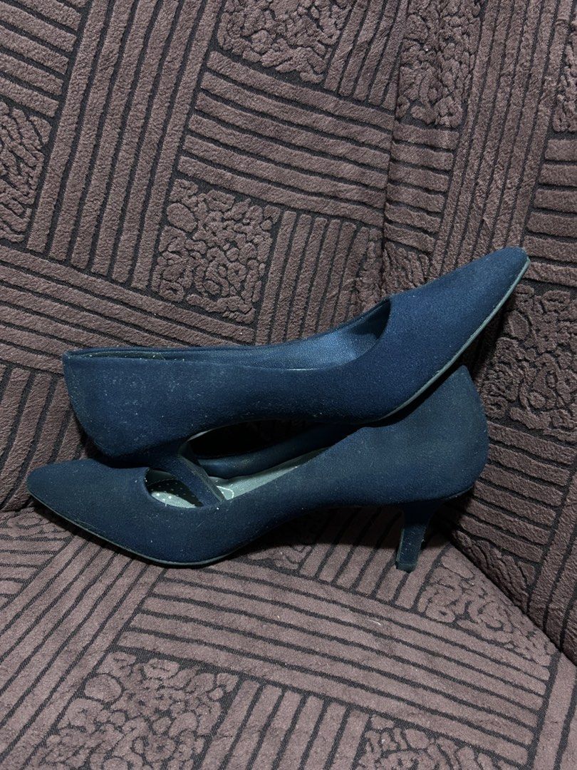 Dexflex Comfort Navy Blue Pointed Toe Heels Size 7 (Category: Heels) located in Binan City. Submitted by lehcarsmusthaves (Listing ID 1464948150, Image 3). Description: - Brand: Dexflex Comfort - Size: US 7 - Color: Navy blue suede (soft fabric upper) - Heel Type: Kitten heels - Comfort: Cushioned silver insoles - Soles: Rubber soles with light dust/wear - Style: Classic pointed toe, ideal for work or formal events.