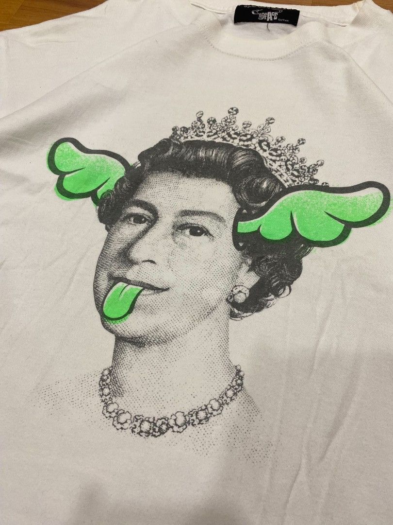 D*Face's "Dog Save The Queen" Art Tee (Category: Tshirts & Polo Shirts ) located in Cavite. Submitted by six_thrift.ph (Listing ID 1464898711, Image 2). Description: 22x29 No flaws 1000 + sf Dasmariñas, Cavite.