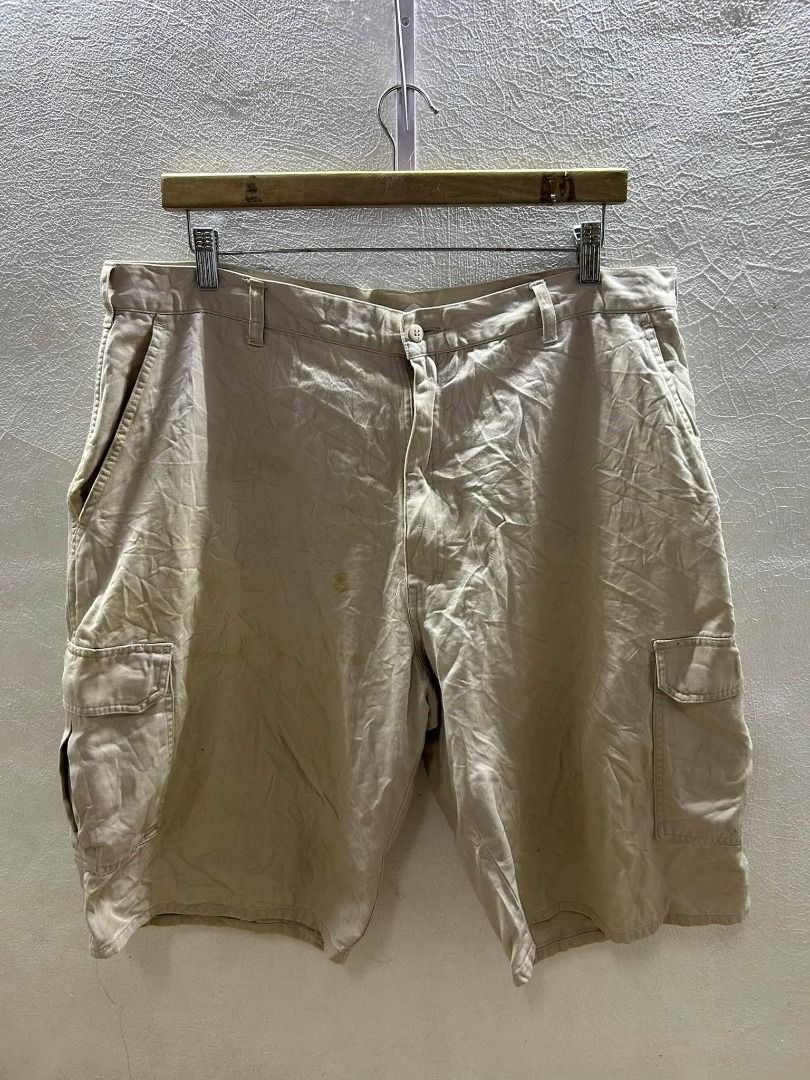 DICKIES CARGO SHORT SINGLE PATCH (Category: Shorts) located in Caloocan City. Submitted by j3ngsanity (Listing ID 1464935711, Image 2). Description: SIZE : 39 x 24 x 13 ISSUE NEED WASH LANG YELLOW STAIN.