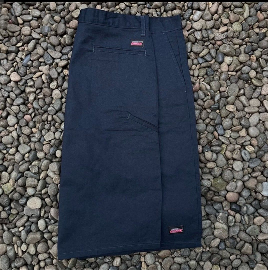 Dickies Double Patch (Category: Shorts) located in Pasig City. Submitted by jus_thrift (Listing ID 1464881757, Image 1). Description: Good as new! Condition 9.5/10 Color rate 9.5/10 SIZE 36waist/length is 22.5 and Hem is 12.