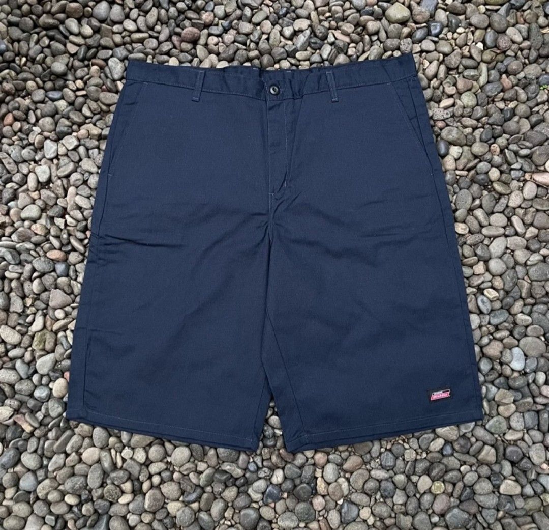 Dickies Double Patch (Category: Shorts) located in Pasig City. Submitted by jus_thrift (Listing ID 1464881757, Image 2). Description: Good as new! Condition 9.5/10 Color rate 9.5/10 SIZE 36waist/length is 22.5 and Hem is 12.
