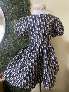 (Category: ) located in . Submitted by avathriftedcloset (Listing ID 1464856571, Image 1). Description: .