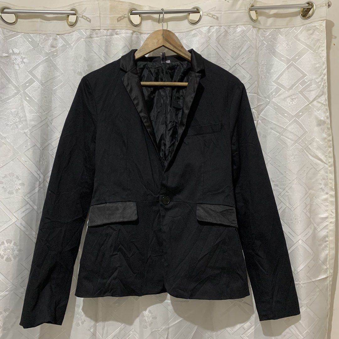 DIOR HOMME COAT (Category: Coats, Jackets and Outerwear) located in Bula. Submitted by b3nedictpuk_ (Listing ID 1464868491, Image 1). Description: DIOR HOMME COAT SIZE 46 NGA COMPLETE TAGS.