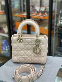 (Category: ) located in . Submitted by ys-luxe.com (Listing ID 1464803152, Image 1). Description: .