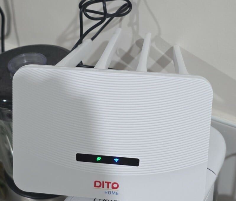 DITO Wowfi Lite (NO COD) (Category: Networking) located in Liloan. Submitted by _lkdp (Listing ID 1464791062, Image 2). Description: - Brand: DITO Wowfi Lite - Color: White - Condition: Tested, status lights fully working - Features: 4 external antennas for strong signal, compact design - Inclusions: Router, black power adapter, power cord, box and sim - Perfect use: Great as a reliable backup internet setup for your home - RFS: upgrade - NO COD 