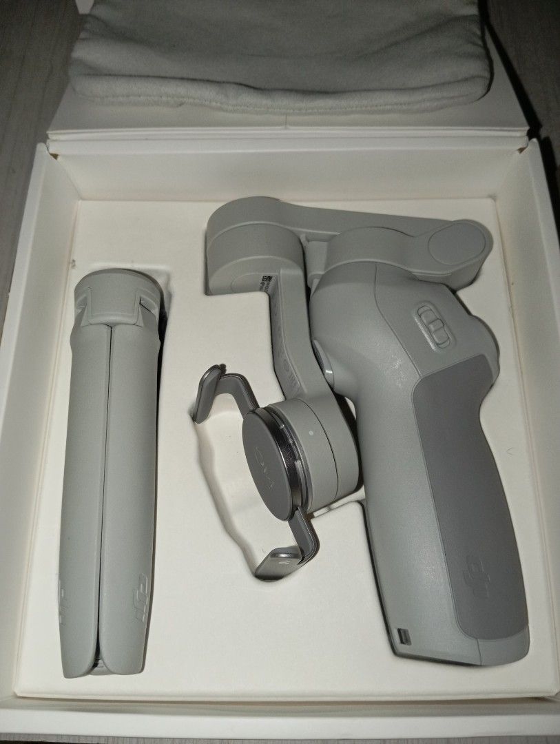 DJI OSMO MOBILE SE (Category: Drones) located in Balanga. Submitted by issa3nicod44464 (Listing ID 1464864880, Image 2). Description: DJI OSMO MOBILE SE ( complete package ) Regular price 4k+ sa orange app. 2500 may last Thank you!.