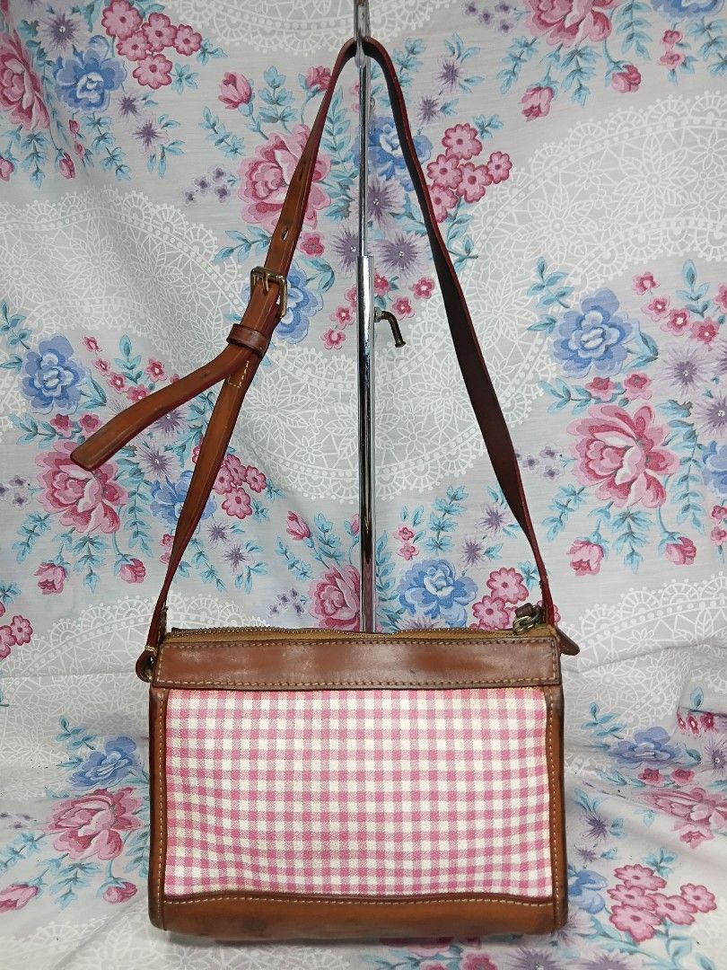 DOONEY & BOURKE GINGHAM DOMED SMALL CROSSBODY BAG (Category: Cross-body Bags) located in General Mariano Alvarez. Submitted by adonid (Listing ID 1464809806, Image 2). Description: DOONEY & BOURKE GINGHAM DOMED SMALL CROSSBODY BAG GOOD CONDITION NORMAL SIGN USAGE ONLY.