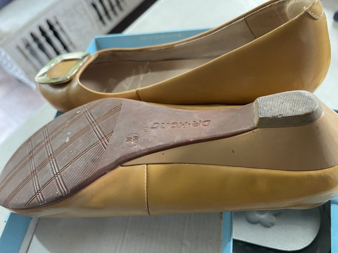Dr Kong low wedge beige shoes (Category: Wedges) located in Mandaluyong City. Submitted by coolmeybab (Listing ID 1464932186, Image 2). Description: Reason for selling: decluttering Worn few times. Kept in box for a long time .