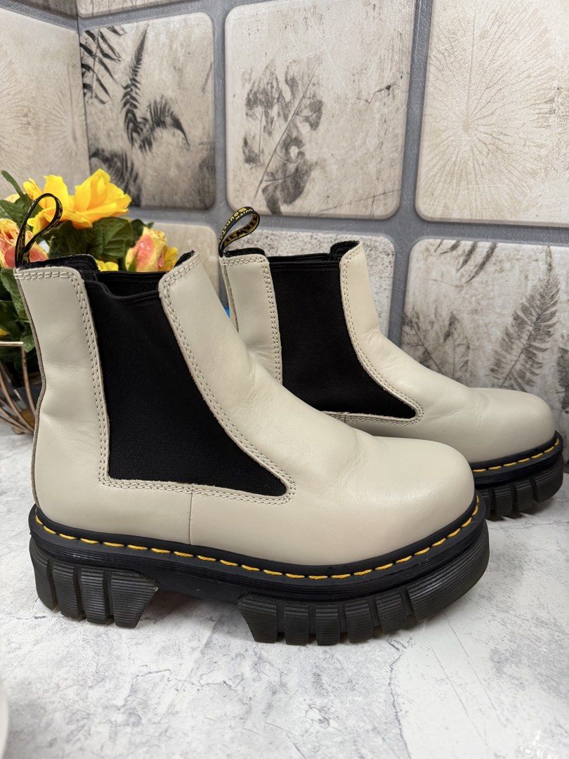 Dr Martens Chelsea Boots (Category: Boots) located in Rizal. Submitted by stobelly (Listing ID 1464967341, Image 1). Description: like new from California US box size US 8 rfs: malaki sakin ng 1 size huhu .