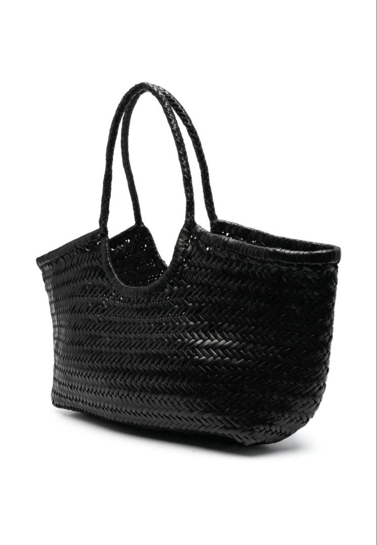 Dragon Diffusion （分類：Tote Bags）位於 Hong Kong。 由 miffyckk 提交（商品編號 1464805189，圖片 7）。簡介： 黑色皮革編織手袋，容量大，可上膊，好裝野。 有塵袋，送內袋 100%real 好新淨，用過幾次。