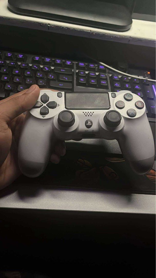 DS4 Controller (Category: Controllers) located in Caloocan City. Submitted by memelpogi21 (Listing ID 1463342505, Image 2). Description: brand new Po yan never nagamit can do lalamove sa malayo Las pinas/Alabang area.