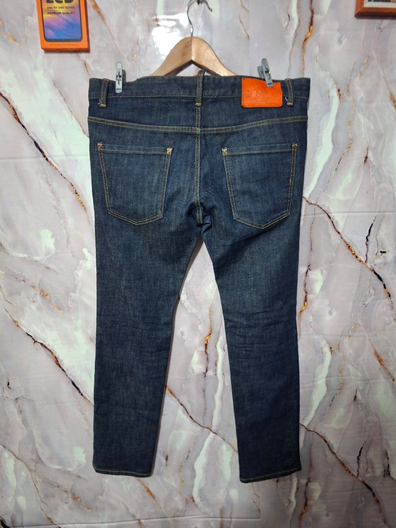 DSQUARDED2 STRECHABLE JEANS size w34 l38 (Category: Jeans) located in General Mariano Alvarez. Submitted by adonid (Listing ID 1464829121, Image 2). Description: GOOD CONDITION DSQUARED2 STRETCHABLE DENIM PANTS NO ISSUE NORMAL SIGN OF USAGE ONLY.