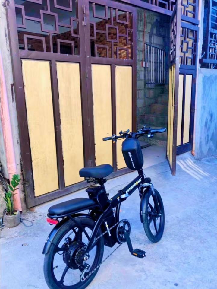 Dynatronz Foldable Electric Bike E-Bike (Category: Bicycles) located in Antipolo. Submitted by pepita21 (Listing ID 1464953316, Image 1). Description: - Brand/Model: Dynatronz Foldable Electric Bike - Color: Sleek Black with matching black alloy wheels - Design: Sturdy frame equipped with dual seats - Storage: Convenient front handlebar-mounted bag included - Portability: Quick folding mechanism for easy storage and commuting - Condition: Ready t