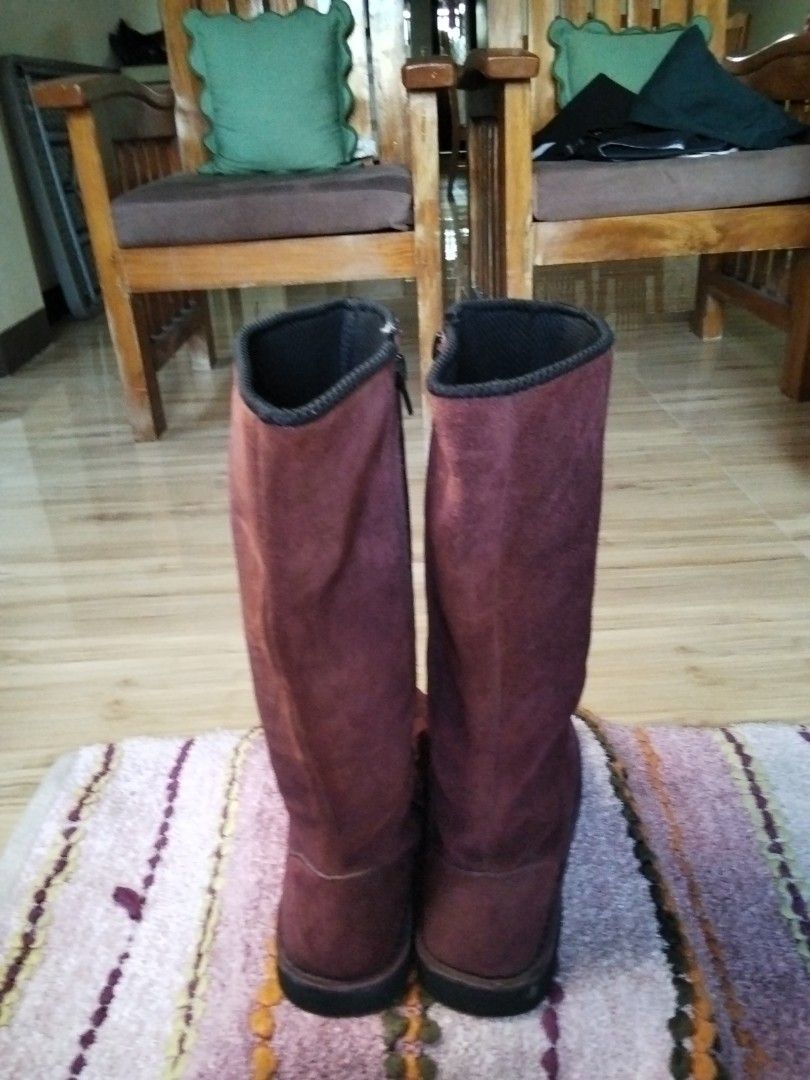 EDC by Esprit suede boots (Category: Boots) located in Calasiao. Submitted by alluringvenus.thriftshop (Listing ID 1464857215, Image 3). Description: very good condition from USA balik bayan box size 8.