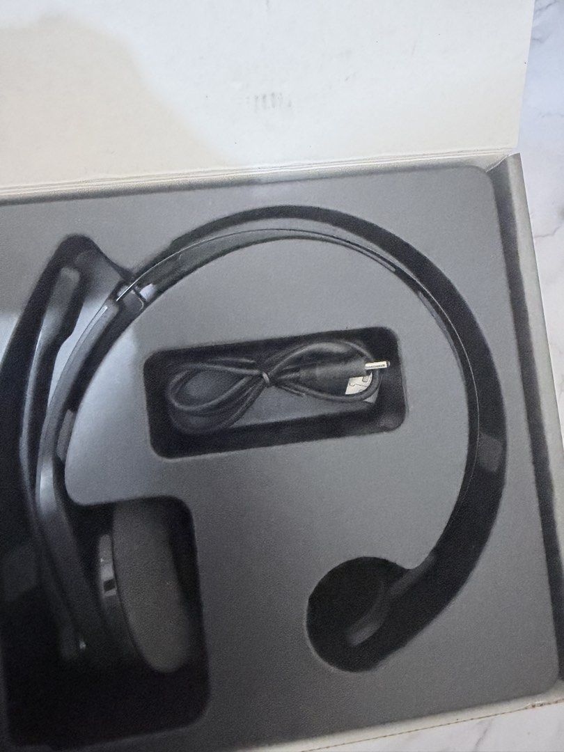 Edifier CC200 Headphones with mic (Category: Headphones & Headsets) located in Manila. Submitted by mvx.xv (Listing ID 1464848339, Image 2). Description: Working With flaw see last pic.