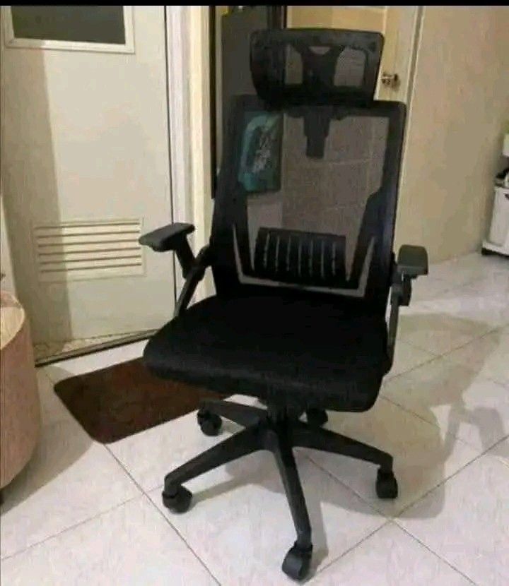 Egconomic office chair whith armrest (Category: Chairs) located in Manila. Submitted by vannie30 (Listing ID 1464856894, Image 2). Description: Egconomic office chair whith armrest pm me COD via lalamove.
