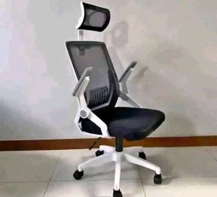Egconomic office chair whith armrest (Category: Chairs) located in Manila. Submitted by vannie30 (Listing ID 1464856894, Image 3). Description: Egconomic office chair whith armrest pm me COD via lalamove.