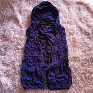 (Category: ) located in . Submitted by luckygirl.closet (Listing ID 1464906038, Image 1). Description: .
