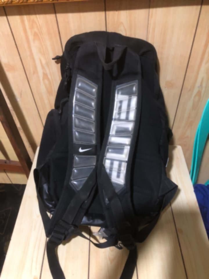ELITE BAG (Category: Backpacks) located in Manila. Submitted by kenzo.09 (Listing ID 1464814820, Image 1). Description: RUSH! RUSH ELITE BAG.