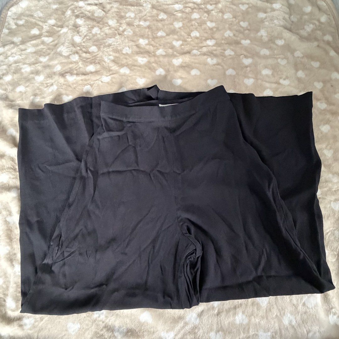 EMPORIO ARMANI trouser (Category: Other Bottoms) located in Manila. Submitted by shefindshope (Listing ID 1464886635, Image 1). Description: .