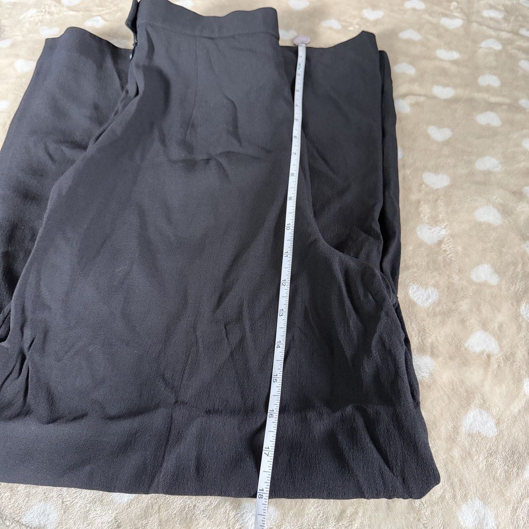 EMPORIO ARMANI trouser (Category: Other Bottoms) located in Manila. Submitted by shefindshope (Listing ID 1464886635, Image 2). Description: .