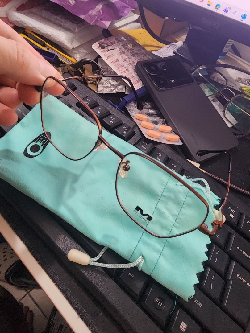 EO Executive Optical m.studio Square Frame Eyeglasses (Category: Sunglasses & Eyewear) located in Quezon City. Submitted by Mr.Skyler (Listing ID 1464953969, Image 2). Description: FOR ONLY 999 PESOS ORIGINAL SRP IS 1599. (Discounted Price na po yan) CHECK RECEIPT. BRAND NEW PO ITO REPLACEABLE LENS SELLING EO Executive Optical M.Studio Square Frame Eyeglasses For Men and Women, UNISEX COLOR: Matte Bronze RFS: CHANGE OF PLAN SA FRAME MEET UPS SM N