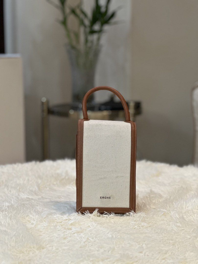 Erghe phone sling (Category: Cross-body Bags) located in Quezon City. Submitted by riavero (Listing ID 1464947762, Image 1). Description: Dumi lang sa loob.