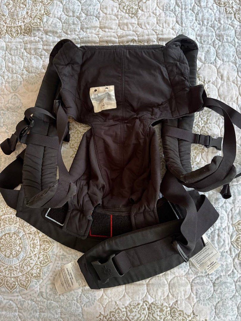 Ergobaby Omni 360 (Category: Carriers & Slings) located in Quezon City. Submitted by pepper.16 (Listing ID 1464822249, Image 2). Description: Lightly used Complete with box.